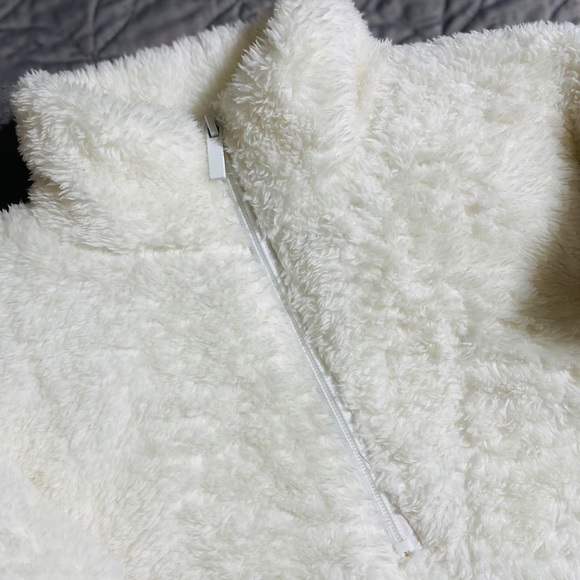 Women’s size small quarter zip Sherpa - Picture 3 of 3